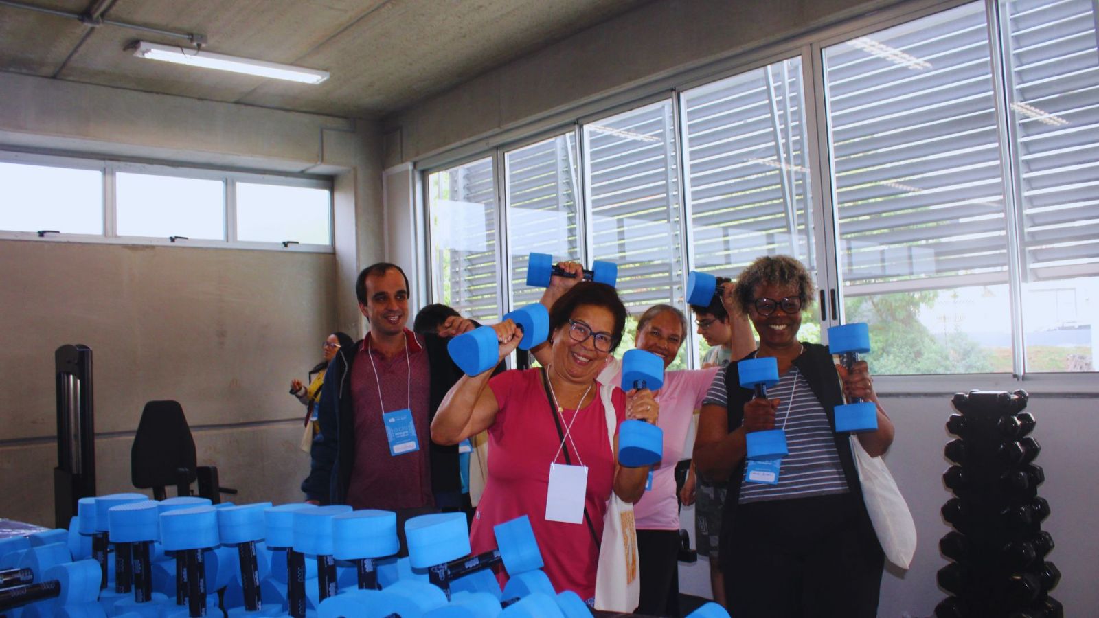 A visita ocorreu no período da manhã, e contou com a presença da comunidade local, além de  representantes de associações, educadores, ONGs e jornais de bairro.